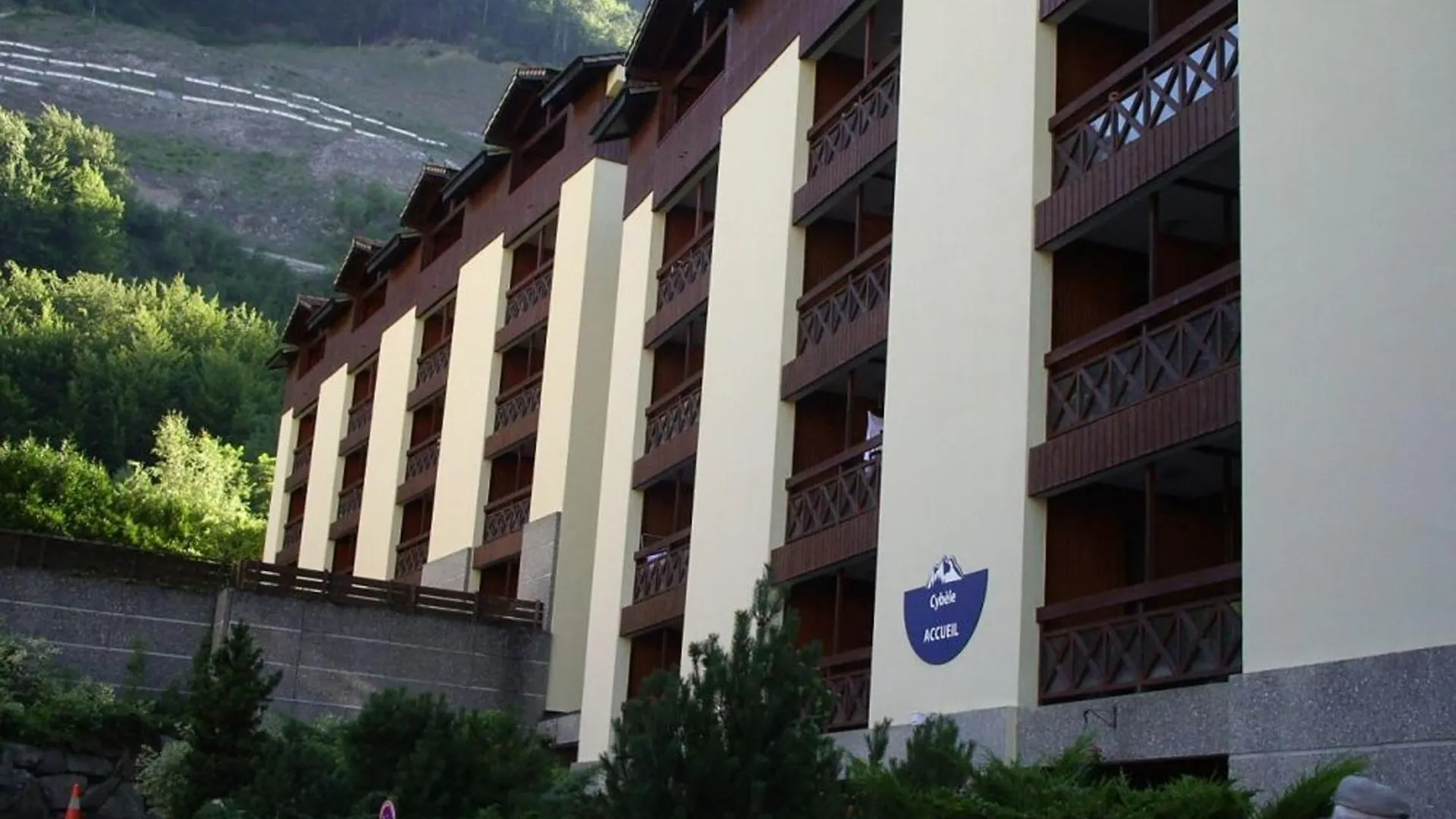 Apartment Studio Au Dernier Etage Avec Balcon, Wifi Et Parking A Brides-Les-Bains - Fr-1-512-276