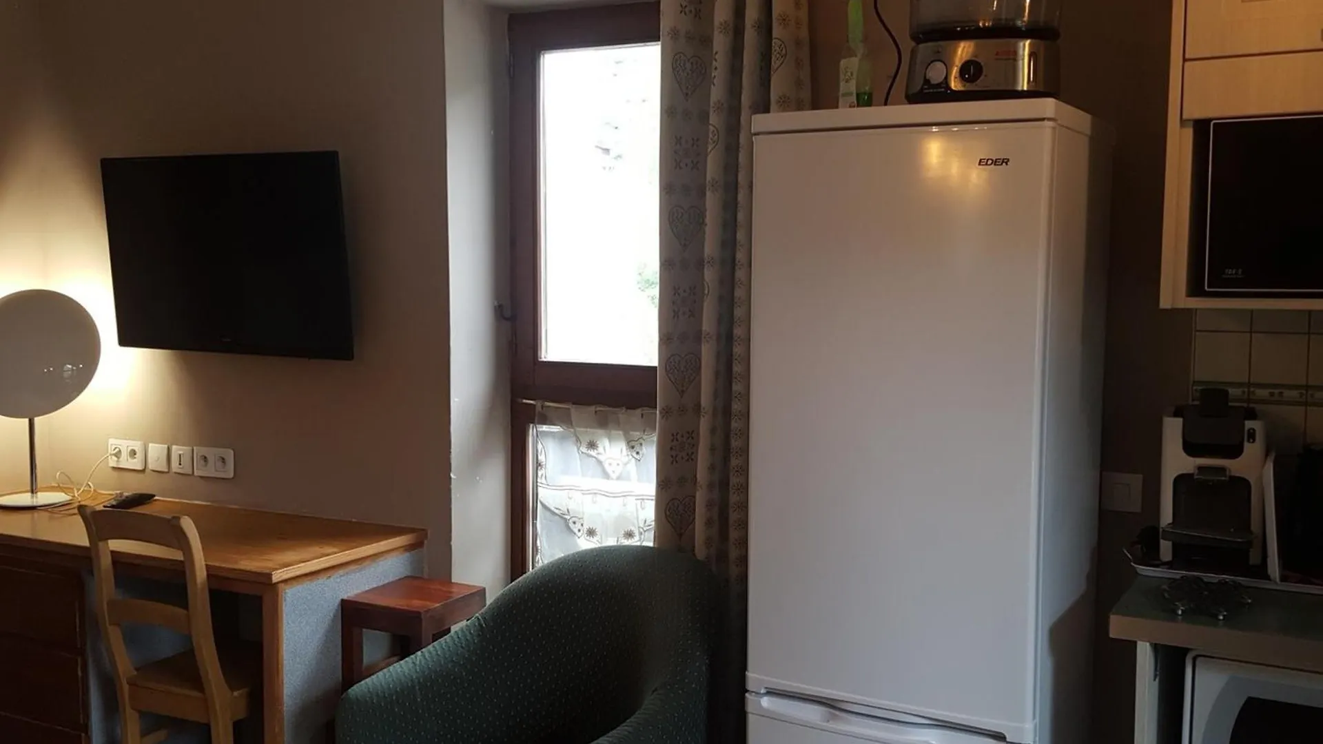 Studio Au Dernier Etage Avec Balcon, Wifi Et Parking A Brides-Les-Bains - Fr-1-512-276 Apartment