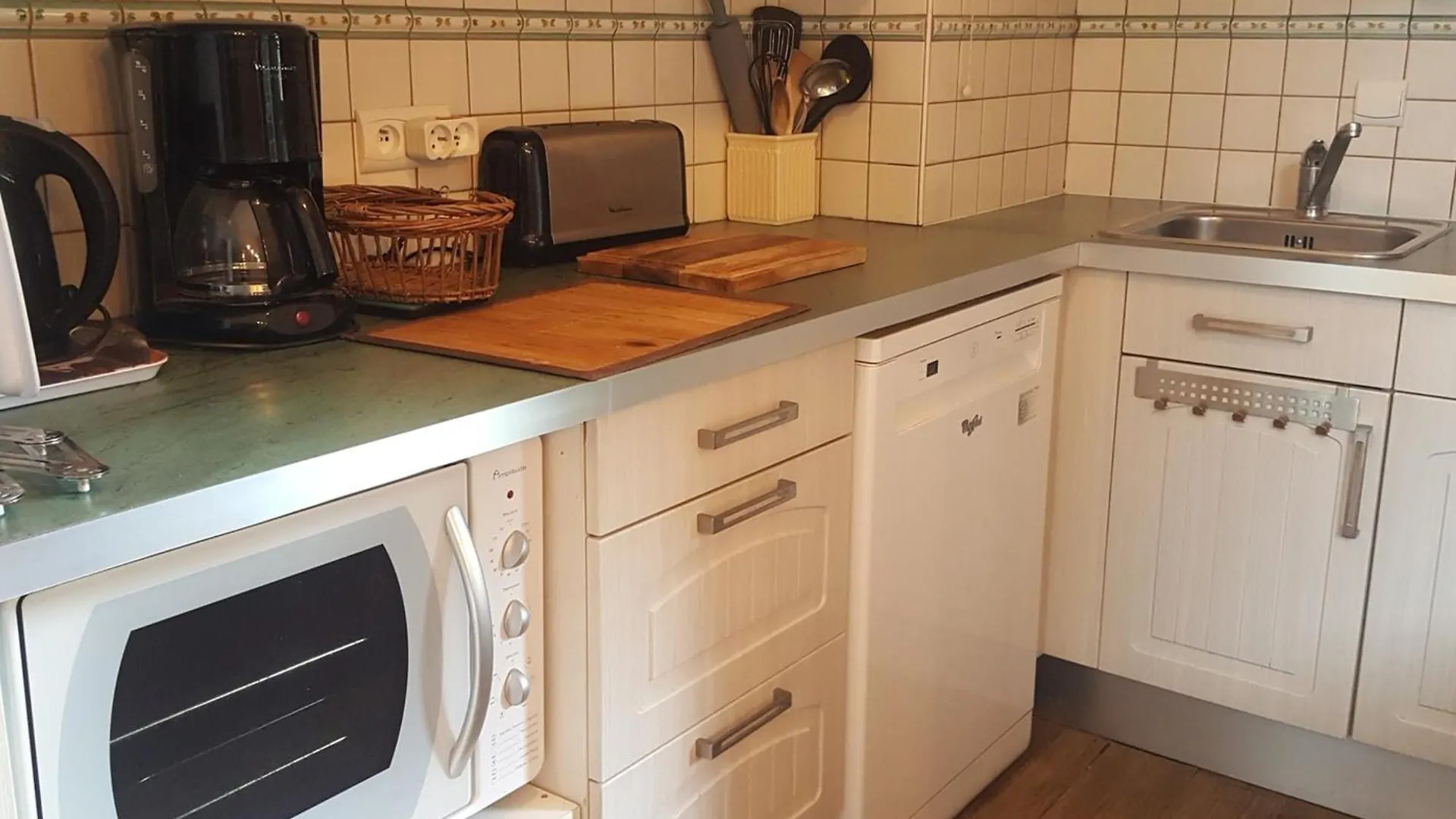 Apartment Studio Au Dernier Etage Avec Balcon, Wifi Et Parking A Brides-Les-Bains - Fr-1-512-276