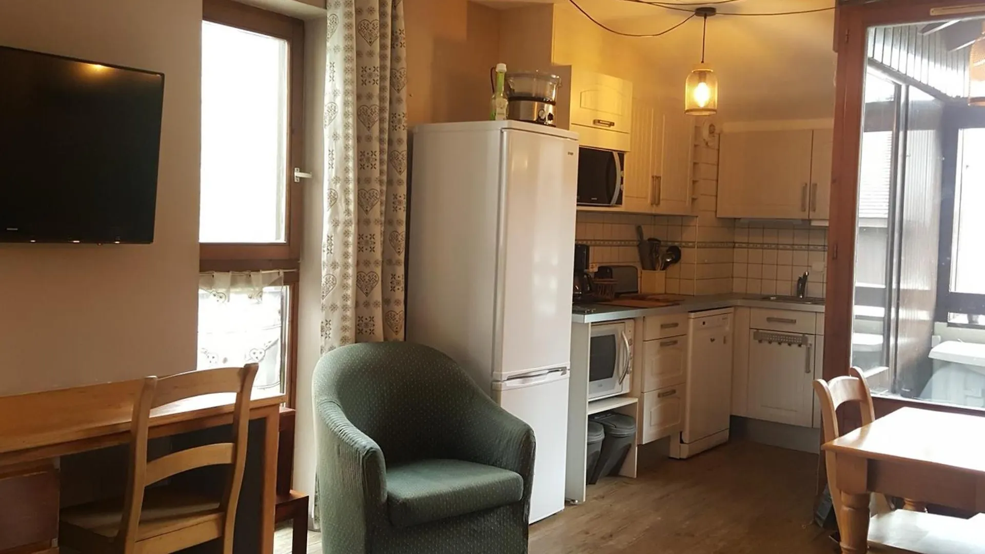 Studio Au Dernier Etage Avec Balcon, Wifi Et Parking A Brides-Les-Bains - Fr-1-512-276 Apartment