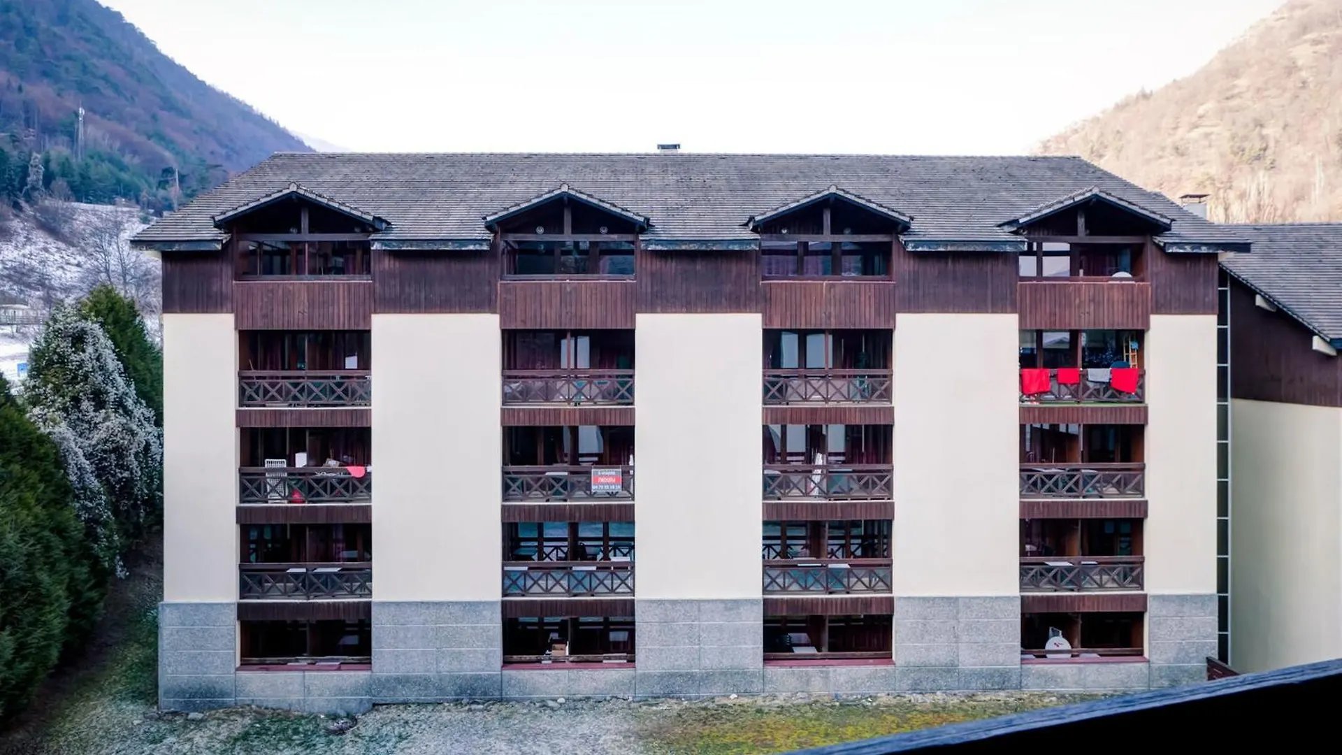 Apartment Studio Au Dernier Etage Avec Balcon, Wifi Et Parking A Brides-Les-Bains - Fr-1-512-276